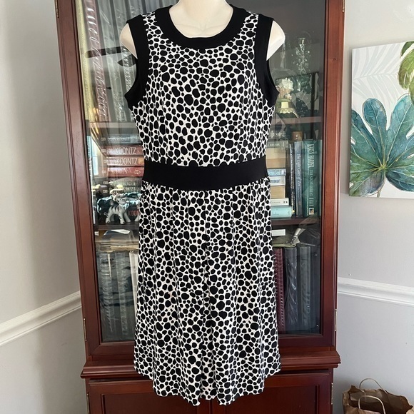 Talbots Dresses & Skirts - Talbots Sleeveless Dress 8P Black and White Splotches Spotted